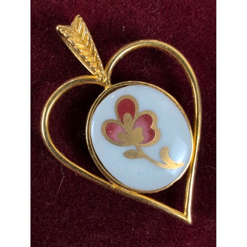 Vintage Danbury Mint Villeroy Boch Porcelain Pendant World's Porcelain Houses